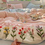 Resim Bahar Yeni Gelen Pembe Çizgili + 3D Çiçek Tasarımı Nevresim Kılıfı Seti (1 Nevresim Kılıfı + 2 Yastık Kılıfı) Rustik Tarz Polyester Kumaş, Yumuşak ve Makinede Yıkanabilir, Tüm Mevsim Kullanımı, Nevresim İçeriği ve Yastık İçeriği Dahil Değildir 
