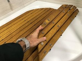 Resim Katlanabilir ahşap duş ızgarası (iroko ağacı) (120 x 130 cm) 