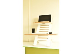 Resim İskarpela Çınar Ahşap Laptop Standı 