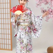 Resim Kızlar için Kiraz Çiçeği Serisi Japon Kimono Dokuz Katlı Kollu Geleneksel Giysi + Bel Bandı + Sırt Yastığı Üç Parça Set. Kiraz çiçeklerinin üç rengi vardır, giysilere farklı güzellikler katıyor. Klasik Japon geleneksel tarzına sahiptir ve dokunuşu kadar yumuşaktır. Giymesi rahattır 