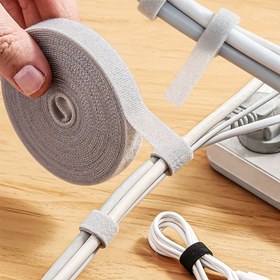 Resim 1 rulo - 0,79 cm * 3,0 metre/5,0 metre çok amaçlı yeniden kullanılabilir kablo düzenleyici, veri kablosu, kulaklık kablosu, güç kablosu düzeltici bandı, masaüstü ve alt üstü kablo sabitleyici bant, ev eşyası organizatörü 