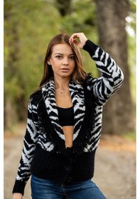 Resim Verdeblanco Püskül Yaka Detaylı Çift Düğmeli Zebra Desen Kısa Hırka Siyah 