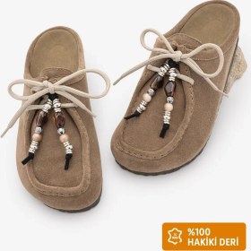 Resim Marjin Kadın Hakiki Deri Eva Taban Önü Kapalı Bağcık Detaylı Boncuklu Sabo Günlük Terlik Nosela Camel Süet 