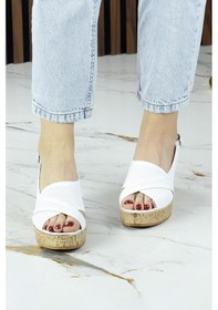 Resim Erkan Saçmacı Serie Beyaz Hakiki Dana Derisi Delik Detaylı Mantar Taban Görünümlü Dolgu Topuklu Slingback Sandalet 