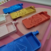 Resim 3D Baskılı Elmas Boyama Tepsisi - Matkap Uçları İçin Açık Yuvalı Kapalı Şablon, Çok Renkli Tabanlar (Mavi, Sarı, Kırmızı) - Elmas Boyama Setleri ve Malzemeler ile Uyumludur - Hassas Elmas Yerleştirme & Düzenleme için Dayanıklı Plastik Yapı - Elmas Sanatçılar, Yeni Başlayanlar ve Uzmanlar için İdeal, Elmas Boyama Malzemeleri, Geometrik Desenli Tepsi, Sağlam El Aleti 