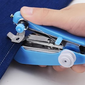 Resim (3 Rastgele Renkli) Taşınabilir El Tipi Dikiş Makinesi, Ayarlanabilir Terslik Tuşlu, Kompakt ve Kolay Kullanımı Yapan Mini Manuel Dikiş Aracı, Mavi - Hızlı Onarım ve Açık Hava Maceraları İçin Mükemmel. 