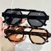 Resim Partiler için uygun olan, klasik ve trend olan unisex gözlükler, günlük yaşamda aile ve arkadaşlar için mükemmel bir hediye oluşturuyor. 