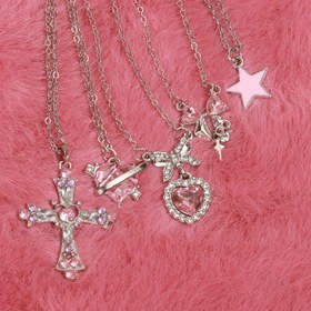 Resim 5'li Set Y2K Gyaru Kalp Şekilli, Haç, Kelebek, Kalp, Fiyonklu Yıldız Dekoratif Kolyeler, Kadınlar için Moda Parlak Kpop Gerdanlık Kolye Seti 