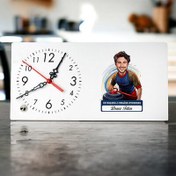 Resim Karikatürlü Erkek Curling Oyuncusu Masa Saati 