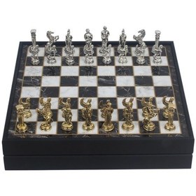 Resim Lüks Sandıklı Metal Satranç Takımı Krom Kaplama Pegasus Atları Figürler Mermer Desenli Zemin 20 Cm 