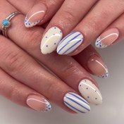 Resim 24 adet Kısa Oval Fransız Tatlı Sevimli Stil Sahte Tırnak, Mavi Polka Dot Çizgi Desen Krem Bazlı Parlak Basın Tırnaklar, Jelly Yapıştırıcı ve Şeritler ile Günlük Giyim için Uygun, Arkadaşlar için Hediye 