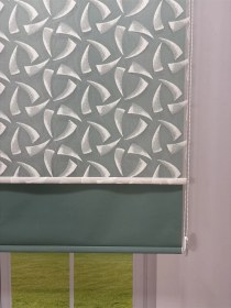 Resim Nova Serisi Üç Yaprak Desenli Çift Mekanizmalı Beyaz Tül Petrol Yeşili Stor Perde Petrol Yeşili 