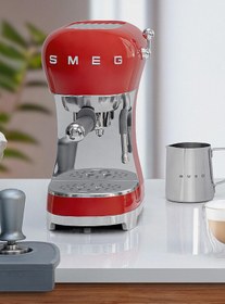 Resim Smeg 50's Style Kırmızı Espresso Kahve Makinesi 