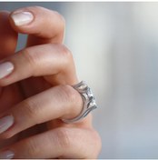 Resim Necati Gün Üç Taşlı V Montür Sky Diamond Yüzük 