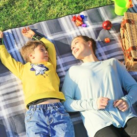 Resim Songmics Piknik Örtüsü, 195 x 150 Cm, Büyük Plaj Örtüsü, Kamp Örtüsü, Dış Mekan, Kamp, Park, Bahçe, 