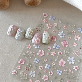 Resim 1 adet Monet Bahçesi Çiçekli Tırnak Sanatı Çıkartması - Kabartmalı Tasarım ile Renkli Çiçek Çıkartmaları, Kendinden Yapışkanlı PVC DIY Manikür Süslemesi için, Pastel Pembe ve Mavi Çiçekler, Tek Kullanımlık, Tırnak Çıkartması 