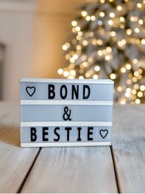 Resim Bond and Bestie Light Box Led Işıklı Yazı Panosu 96 Harfli Dekoratif Led Işıklı Mesaj Panosu 30 X 22 Cm 