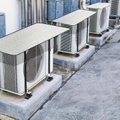 Resim Güvenlik kilitli, su geçirmez ve güneş ışınlarına dayanıklı, kolay kurulumlu, gümüş rengi polyester karışımlı dayanıklı klima kılıfı, dış mekan mobilyası koruması için uygun. 