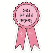 Resim 1 adet Komik "Ağladım Ama Yaptım" Vinil Sticker - Pembe Kurdele ve Yıldızlarla Sevimli Karikatür Tasarımı, Arabalar, Tamponlar, Su Şişeleri ve Ruh Sağlığı Farkındalık Hediyeleri için Mükemmel, Eğlenceli Araba Çıkartmaları 