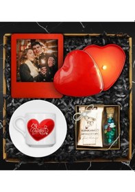 Resim Sevgililer Gününe Özel Tasarım Fincan & Kişiye Özel Fotoğraf Çerçevesi & Kalp Mum & Kahve & Çikolata Hediye Seti 