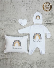 Resim yzc home size dair... E104 Ty Isme Özel Isimli Baskılı Bebek Yastık Tulum Şapka Eldiven Set Hastane Çıkışı 