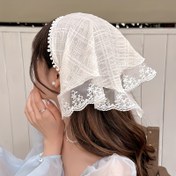 Resim 1 Fransız Esintili Şık Çiçekli Dantel Üçgen Eşarp ve Sahte İnci Süslemeleri - Kadınlar İçin Tatlı & Sevimli Düğümlü Başörtüsü, Nefes Alabilen Polyester, Güneş Koruyucu Ülke Tarzı Aksesuar 