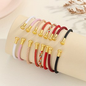 Resim Altın Boncuk ve Alfabe Şanslarıyla Ayarlanabilir Örgü Bilezik, Erkekler ve Kadınlar İçin Açık Kollu Tasarım, Cinsiyetler Arası Kırmızı ve Siyah Dokuma Bilezik 