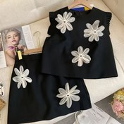 Resim Büyük Beden - Kadınların Zarif 3D Çiçek Süslemeli Siyah Üst ve Yüksek Bel A-Line Mini Etek Seti - Yuvarlak Yaka, Esnek Kumaş, Bahar/Yaz/Sonbahar için Şık Polyester Karışımı, Bahar Yaz Modası | Çiçek Süslemeli Üst | Esnek Kumaş 