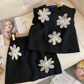 Resim Büyük Beden - Kadınların Zarif 3D Çiçek Süslemeli Siyah Üst ve Yüksek Bel A-Line Mini Etek Seti - Yuvarlak Yaka, Esnek Kumaş, Bahar/Yaz/Sonbahar için Şık Polyester Karışımı, Bahar Yaz Modası | Çiçek Süslemeli Üst | Esnek Kumaş 