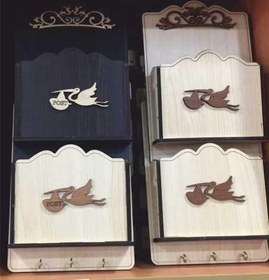 Resim M3 Decorium Anahtarlıklı Askılı Zarif Leylekli Ahşap Posta Kutusu Gazetelik 