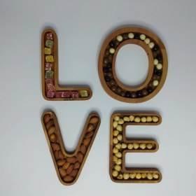 Resim Ciciler Ahşap Love Yazılı 4 Parça Çerezlik 