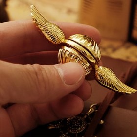 Resim Warner Bros. Harry Potter Altın Snitch Fidget Spinner - Resmi olarak ilhamlı koleksiyon masa oyunu, kanatlı, altın dövümcü, stres azaltma döneri, hayranlar için, doğum günü, Noel hediyeleri, parti hediyeleri - WB Lisanslı Harry Potter Dekorasyonu, Harry Potter Dekoru, Benzersiz Tasarım, Detaylı El Sanatları, Yenilik Hediyesi, Koleksiyonluk Ürün, Hayran Malzemeleri, Snitch Tasarımı, Premium Kaplama, Temalı Aksesuar, Hediye Alıcıları 