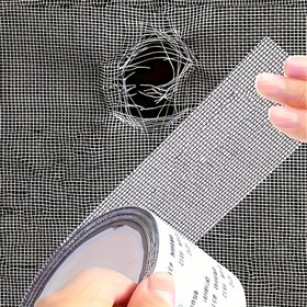 Resim 99.82 cm güçlü yapışkanlı fiberglas ağ tamir bandı, yurt ekranları ve perdelerin su geçirmez kendinden yapışkanlı onarımı için uygun, ekranlar ve perdeleri tamir etmek için ideal 