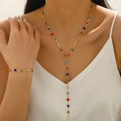 Resim Boho tarzı renkli sentetik taş takı seti, canlı sentetik taşlarla ve zarif altın zincir detaylarıyla cesur ve şık bir görünüm sunar. El yapımı premium kalite ile günlük kullanım, tatiller veya müzik festivalleri için idealdir. Anneler Günü, Sevgililer Günü ya da sevdiklerinize düşünceli bir hediye seçeneği! 