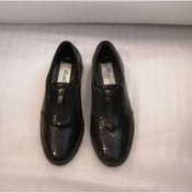Resim Butik Tülin Kadın Hakiki Deri Siyah Yılan Baskı Lastikli Fermuar Süslü Kaymaz Kauçuk Tabanlı Loafer 