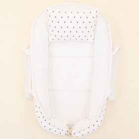 Resim Babynest ve Yastık - Çift Taraflı - Beyaz Örgü - Kırmızı Kalp 