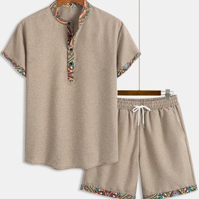 Resim Erkekler için Kişiselleştirilmiş Moda Düz Renk Özel Karışık Renk Sert Kumaş Patchwork Etnik Tarz Baskılı Kısa Kollu Gömlek, Ayakta Durabilen Yaka, Yarım Açık Düğmeler, Eğimli Cep, İpli Tasarım, Günlük Rahat, Moda, Basit, Gezi, İşe Gidiş Geliş, Trendy, Yeni Yaz Kısa Kollu Şort İki Parça Takım 