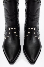 Resim DENORA Siyah Mat Deri Nakışlı Zımbalı Sivri Burun Kovboy Western Bot Çizme 