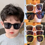 Resim Çocuk Moda Gözlükleri: Yüksek Çözünürlüklü ve Her Gün Giyilebilecek Şık 