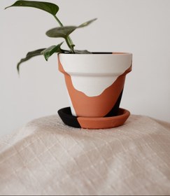 Resim Terracotta Konik Saksı+Tabak • Siyah Beyaz Abstract - Orta (17.5x15.5cm) 