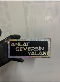 Resim Siyah Renk Üzeri Hologram Renk Anlat Seversin Yalanı Yazılı Vantuzlu Cam Süsü 