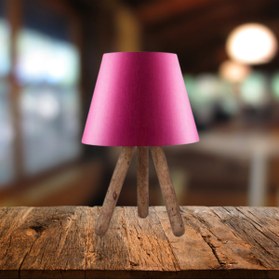Resim METEDEKOR Tasarım Üç Ayaklı Ahşap Abajur Kumaş Başlık Fuşya Çocuk Odası Genç Odası Masa Lambası 