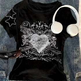 Resim Kadınlar İçin Y2K Streetwear Slim Fit Tişört - Siyah Kalp & Çiçek Desenli Yuvarlak Yaka Günlük Üst, Makinede Yıkanabilir Her Mevsim Moda T-Shirt, Müzik Festivali Kıyafeti, Yıldız Süslemeli Gömlek, Şık Kumaş 