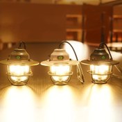 Resim Vintage LED Kamp Feneri, Şarj Edilebilir ve Dayanıklı, Açık Hava Etkinlikleri ve Atmosfer Aydınlatması için Mükemmel. Uzun Ömürlü Pil Yaşamı ve Parlak LED Aydınlatma ile Çadır Kamp Feneri, Açık Hava Maceraları için İdeal. Retro Tarzı Kamp Feneri, Yeniden Şarj Edilebilir 
