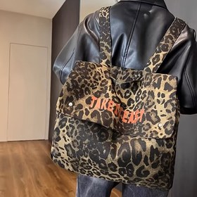 Resim Denim Esinli Tasarımlı Büyük Kapasiteli Leopar Desenli Kanvas Sırt Çantası, Ayarlanabilir Askılar - Şık "TAKE EAST" Grafikli Seyahat & Öğrenci Çantası, Seyahat Sırt Çantası 