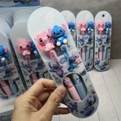 Resim 2 adet Disney Stitch Yan Düğmeli Kalem, Lilo & Stitch Basın Tipi Jel Kalemler, Tatiller ve Doğum Günü Hediyeleri için Mükemmel. 