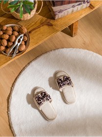 Resim LC Waikiki Shining Store'dan Işıltılı Seçimler Fiyonk Figürlü Kadın Pelüş Ev Terliği 