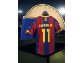 Resim Neymar Jr Barcelona 2011 Şampiyonlar Ligi Bordo Retro Çocuk Forma T-Shrt Takımı Çorap+Bileklik Yanında 