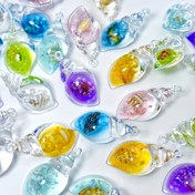 Resim 20 Adet Karanlıkta Parlayan Akrilik Deniz Kabuğu Süsleri - Karışık Renkler ve Okyanus Desenleri (Pembe, Mavi, Yeşil, Sarı, Mor) DIY Takı, Anahtarlıklar ve Küpeler İçin 