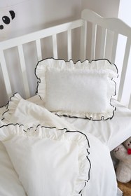 Resim Magnolia Fırfırlı Bebek Nevresim Takımı | 3'lü Set ( Nevresim-Çarşaf-Yastık Kılıfı) | Pamuklu, Siyah Biyeli, Yumuşacık | 100 x 150 cm 